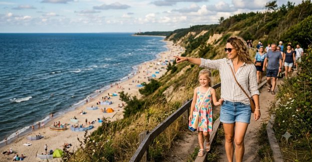 Wakacje już trwają, ale na letni urlop w Polsce wciąż nie jest za późno. Z danych Travelist.pl wynika, że w terminach od 6 lipca do 30 sierpnia nadal można znaleźć dostępne pobyty w hotelach 3-5* nad Bałtykiem i w górach. Ceny wakacyjnych pakietów ze śniadaniem lub wyżywieniem zaczynają się od 315 zł za dobę dla dwóch osób nad morzem i od 230 zł w górach. Największy popyt widać w nadmorskich kurortach, gdzie stawki są wyższe, ale często idą w parze z bardziej rozbudowanymi pakietami pobytowymi. Góry pozostają natomiast bardziej przystępną cenowo alternatywą dla osób, które szukają aktywnego wypoczynku, większej elastyczności i atrakcji niezależnych od plażowej pogody.