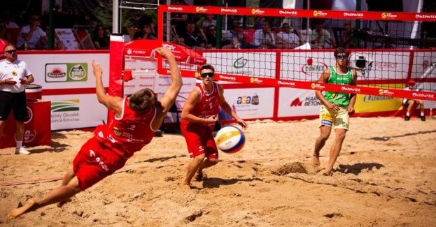 Już tylko kilka dni pozostało do jednego z najbardziej wyczekiwanych wydarzeń sezonu w polskiej siatkówce plażowej. Od piątku do niedzieli Przysucha na Mazowszu znów stanie się stolicą tej dyscypliny, goszcząc Sigma Fresh Puchar Polski kobiet i mężczyzn w siatkówce plażowej Przysucha 2026. Przez trzy dni kibice będą mogli oglądać rywalizację najlepszych par w kraju i zagranicznych gwiazd, a organizatorzy przygotowali również szereg atrakcji, które sprawią, że będzie to prawdziwe święto sportu dla całych rodzin.